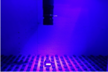 Fluorescent microplastic particles in the wind tunnel