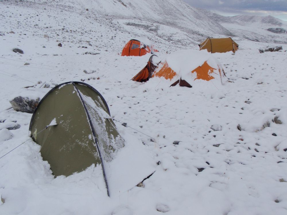 base camp in the early morning_zhandong