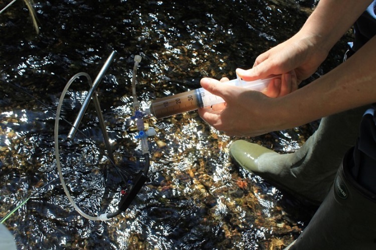 Taking samples in the stream