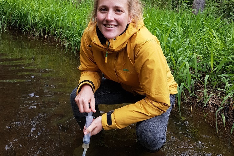 Taking samples in the stream