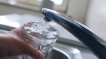 https://www.ardmediathek.de/video/quer-mit-christoph-suess/notreserve-oder-bio-mineralwasser/br-fernsehen/Y3JpZDovL2JyLmRlL3ZpZGVvLzZkMjFhY2E2LTY1YmUtNDJmMS05ZDJkLTk3NGYzNDg0YTkxMQ