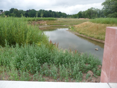 Z 3. Tafelschwerpunkt: Steg Süd mit Kunstwerk „Schüttung“ (Nummern 06-07)