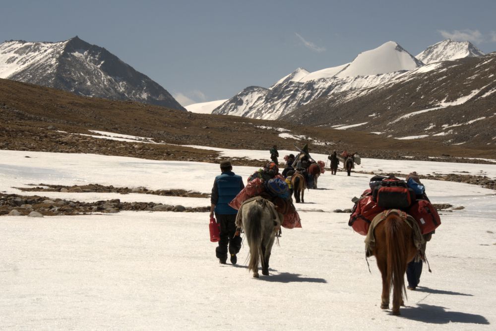 ascending to the glacier_zhadong