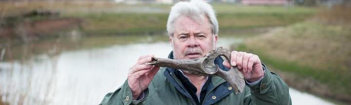 Ludwig mit Knochen (Foto: Eric Waha, Nordbayerischer Kurier)