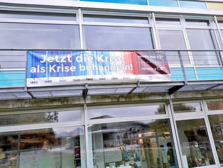 S4F Banner hängt am Campus